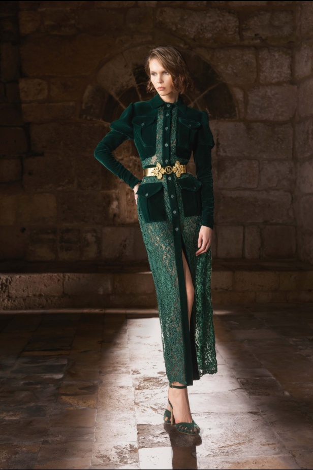 "من الحرير والصلب"... مجموعة طوني ورد لخريف وشتاء 2025 تستكشف التناقضات بلمسة من الرقي والأناقة