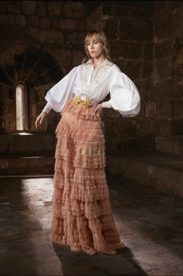 "من الحرير والصلب"... مجموعة طوني ورد لخريف وشتاء 2025 تستكشف التناقضات بلمسة من الرقي والأناقة