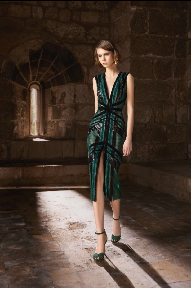 "من الحرير والصلب"... مجموعة طوني ورد لخريف وشتاء 2025 تستكشف التناقضات بلمسة من الرقي والأناقة