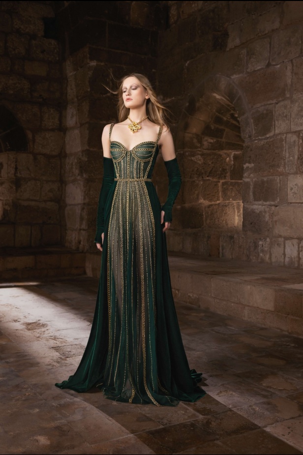 "من الحرير والصلب"... مجموعة طوني ورد لخريف وشتاء 2025 تستكشف التناقضات بلمسة من الرقي والأناقة