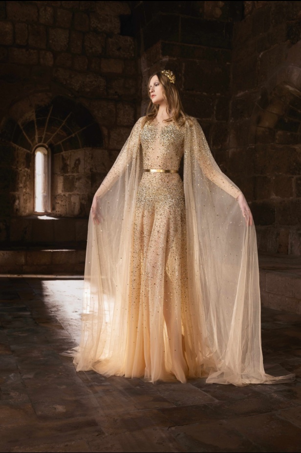 "من الحرير والصلب"... مجموعة طوني ورد لخريف وشتاء 2025 تستكشف التناقضات بلمسة من الرقي والأناقة