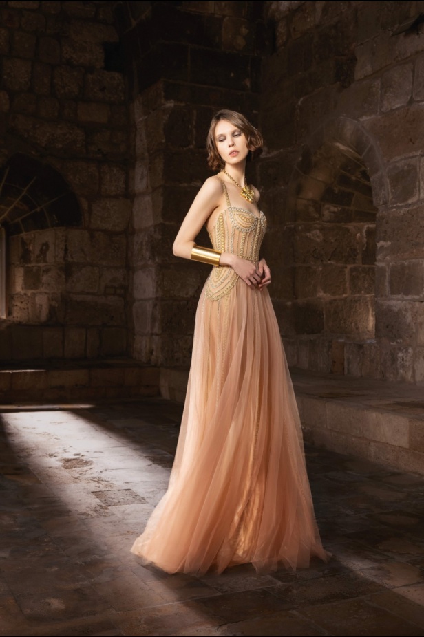 "من الحرير والصلب"... مجموعة طوني ورد لخريف وشتاء 2025 تستكشف التناقضات بلمسة من الرقي والأناقة