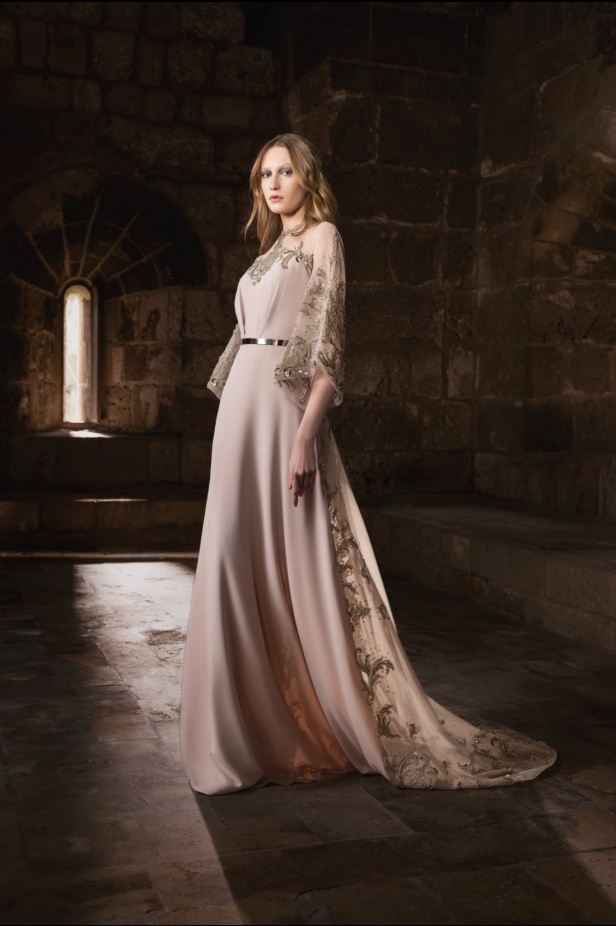 "من الحرير والصلب"... مجموعة طوني ورد لخريف وشتاء 2025 تستكشف التناقضات بلمسة من الرقي والأناقة