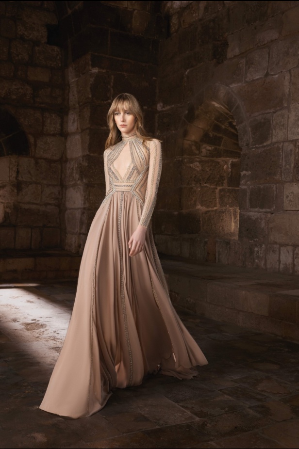 "من الحرير والصلب"... مجموعة طوني ورد لخريف وشتاء 2025 تستكشف التناقضات بلمسة من الرقي والأناقة