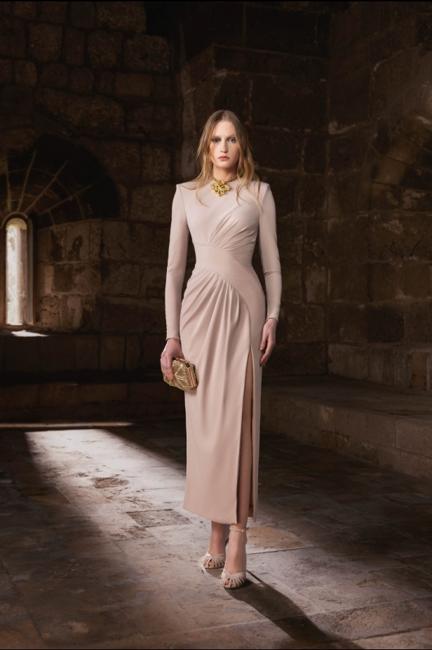 "من الحرير والصلب"... مجموعة طوني ورد لخريف وشتاء 2025 تستكشف التناقضات بلمسة من الرقي والأناقة