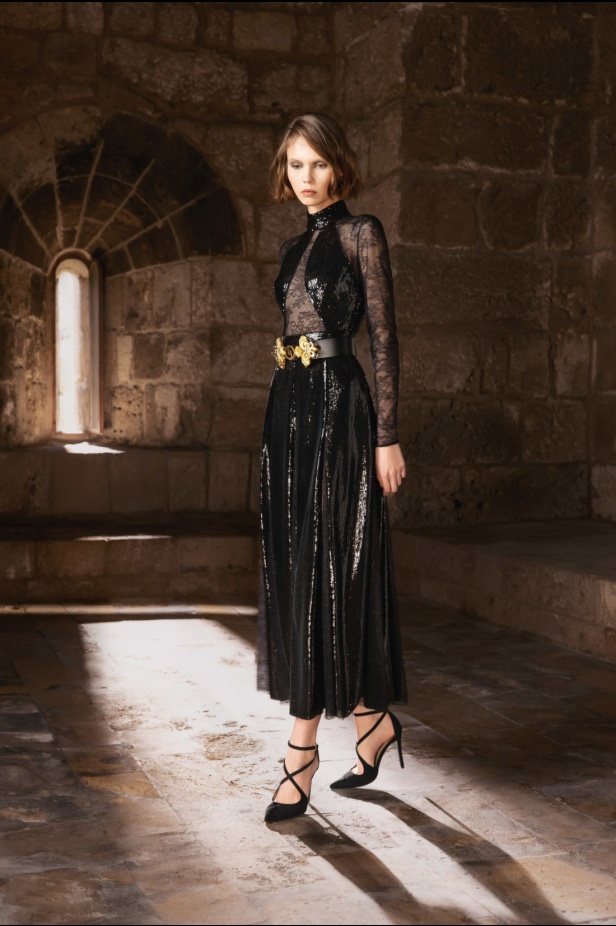 "من الحرير والصلب"... مجموعة طوني ورد لخريف وشتاء 2025 تستكشف التناقضات بلمسة من الرقي والأناقة