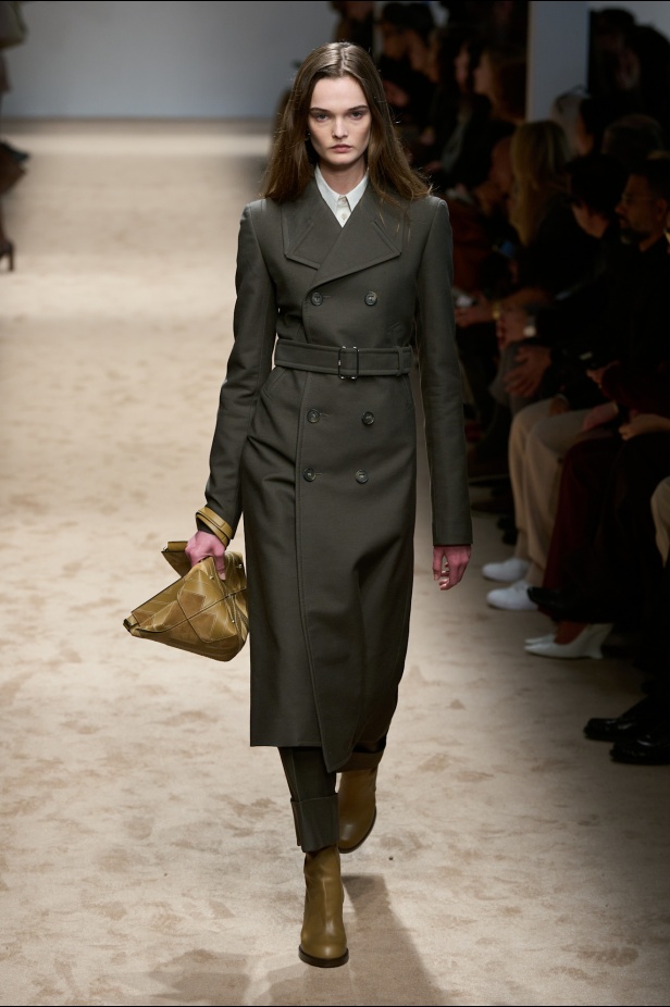 الفن يعانق الموضة في مجموعة Tod’s لخريف وشتاء 2025