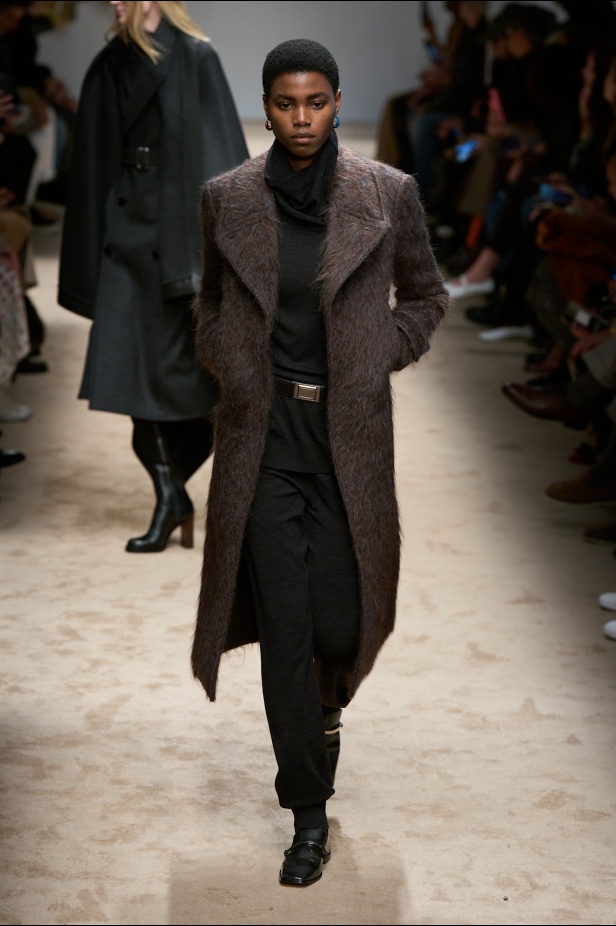 الفن يعانق الموضة في مجموعة Tod’s لخريف وشتاء 2025