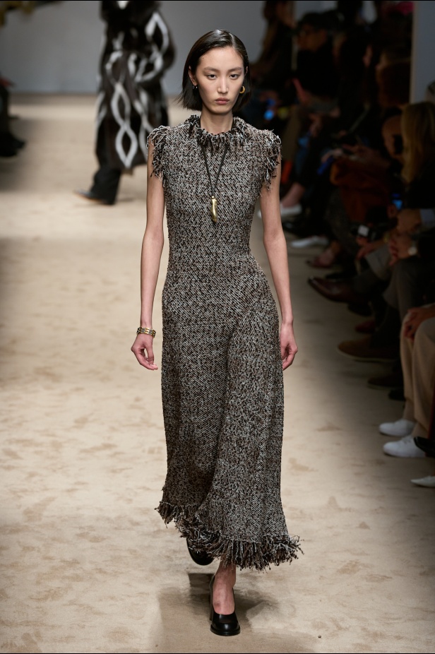 الفن يعانق الموضة في مجموعة Tod’s لخريف وشتاء 2025