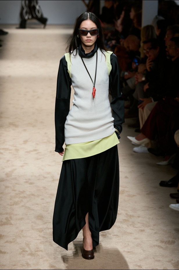 الفن يعانق الموضة في مجموعة Tod’s لخريف وشتاء 2025