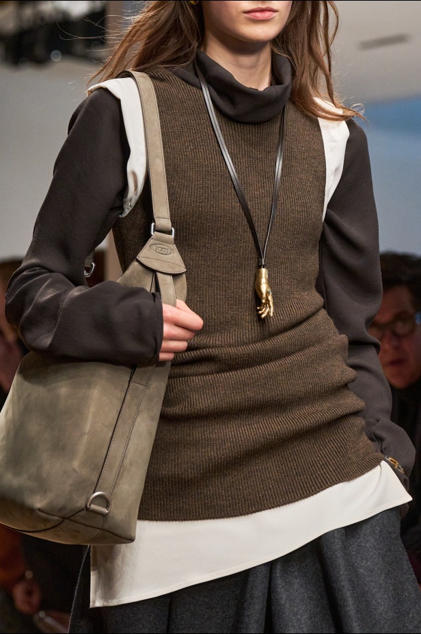 الفن يعانق الموضة في مجموعة Tod’s لخريف وشتاء 2025