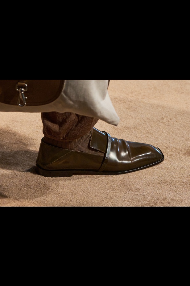 الفن يعانق الموضة في مجموعة Tod’s لخريف وشتاء 2025