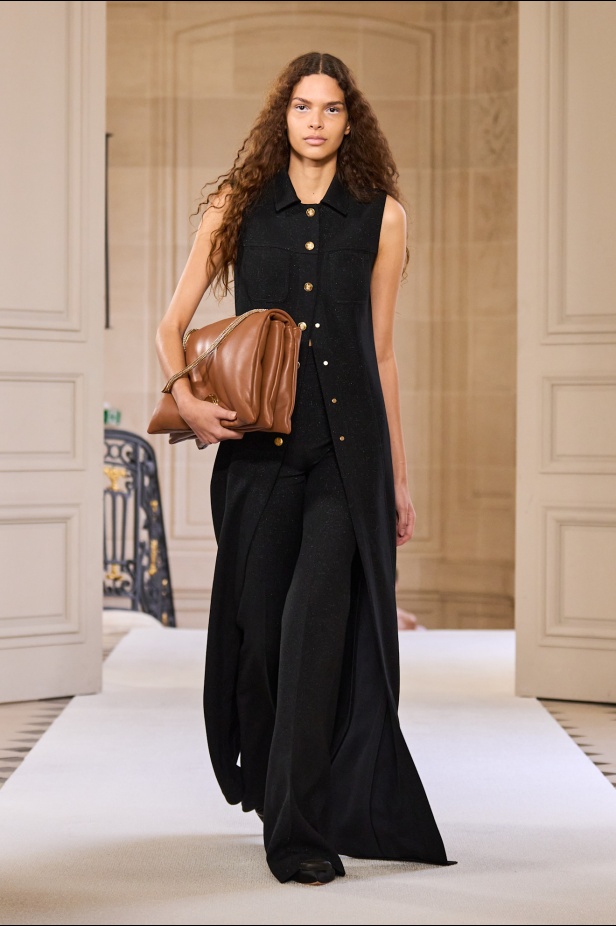 مجموعة Giambattista Valli لخريف وشتاء 2025