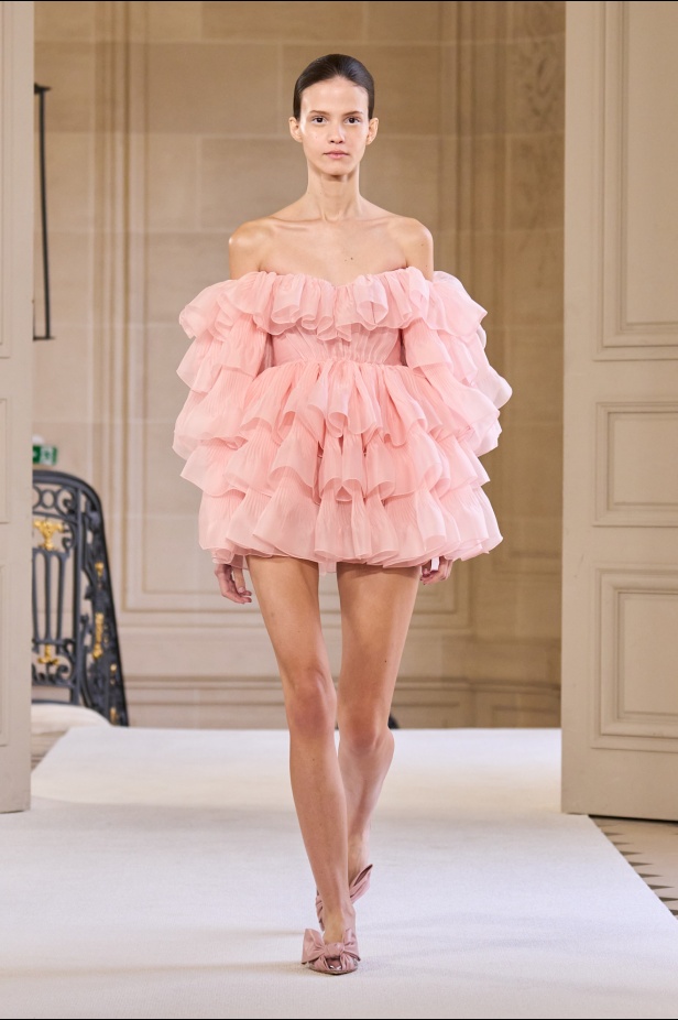 مجموعة Giambattista Valli لخريف وشتاء 2025