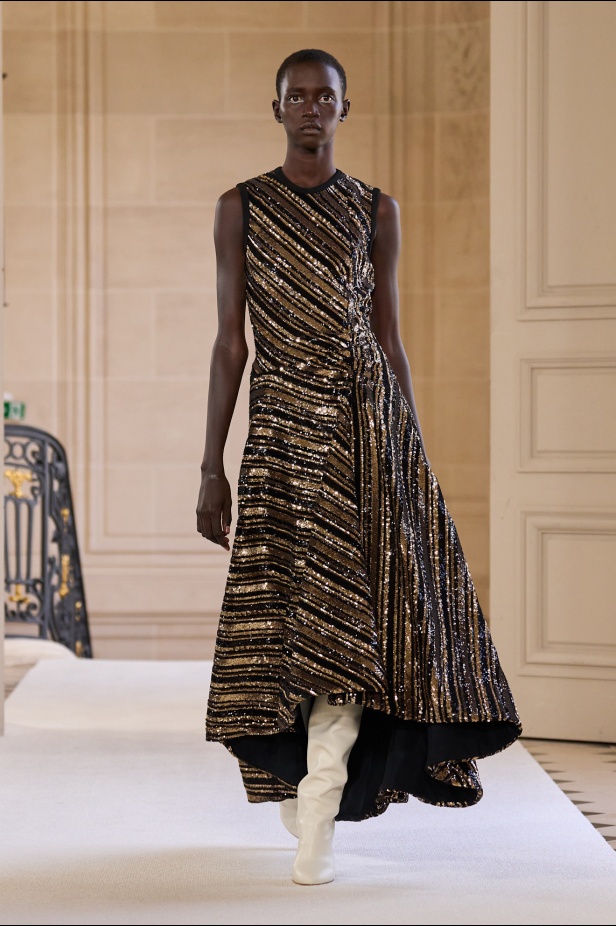 مجموعة Giambattista Valli لخريف وشتاء 2025