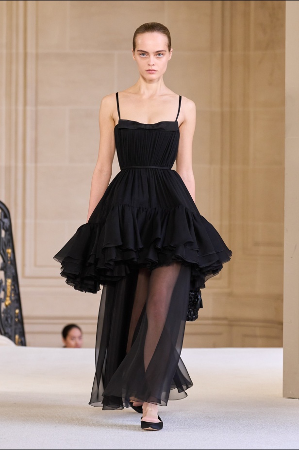 مجموعة Giambattista Valli لخريف وشتاء 2025
