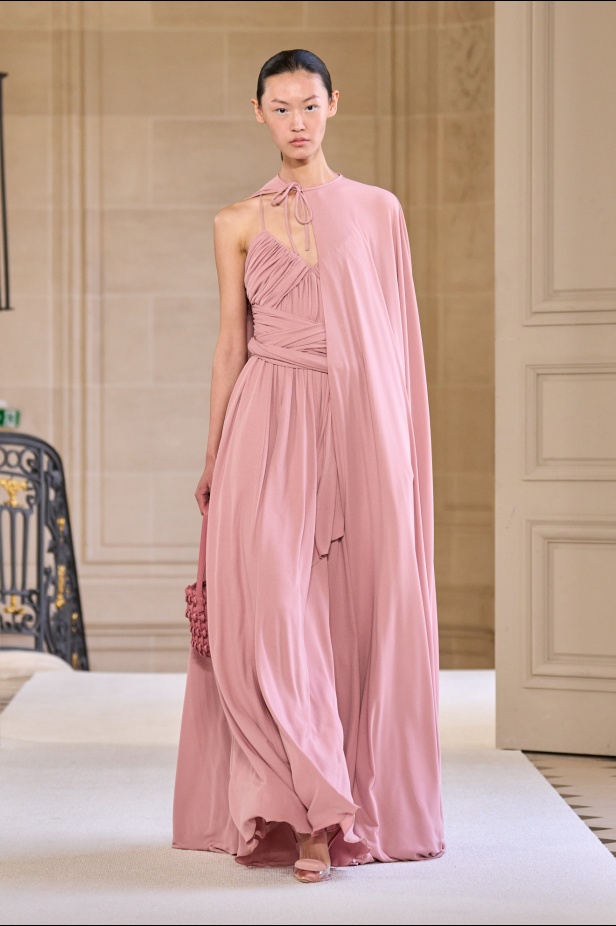 مجموعة Giambattista Valli لخريف وشتاء 2025