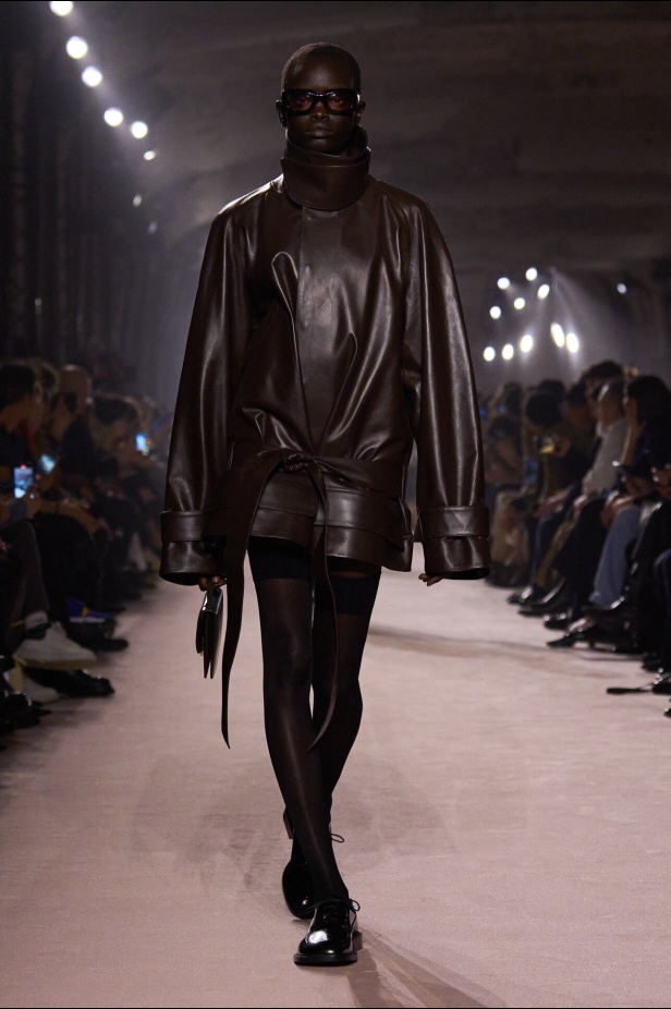 عرض أزياء Victoria Beckham لخريف وشتاء 2025 في باريس