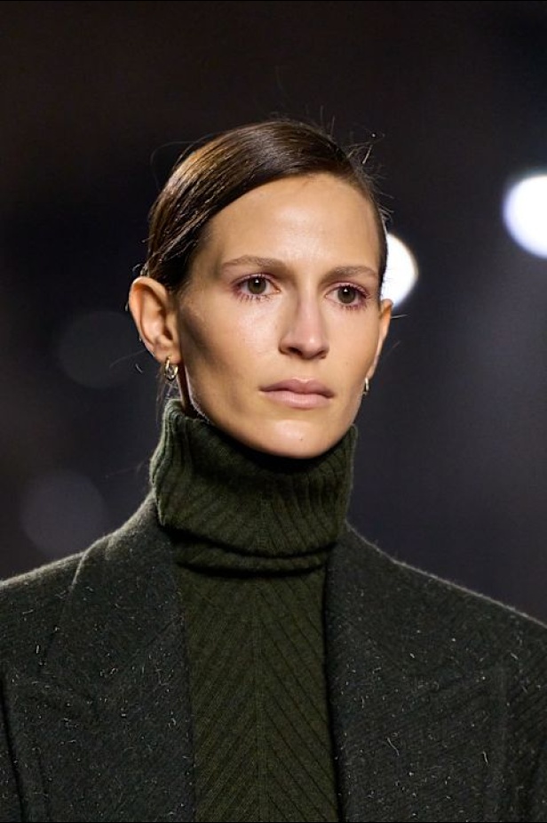  Victoria Beckham لخريف وشتاء 2025 في باريس