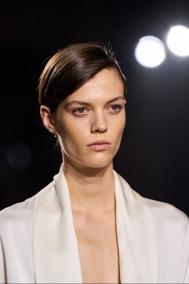  Victoria Beckham لخريف وشتاء 2025 في باريس