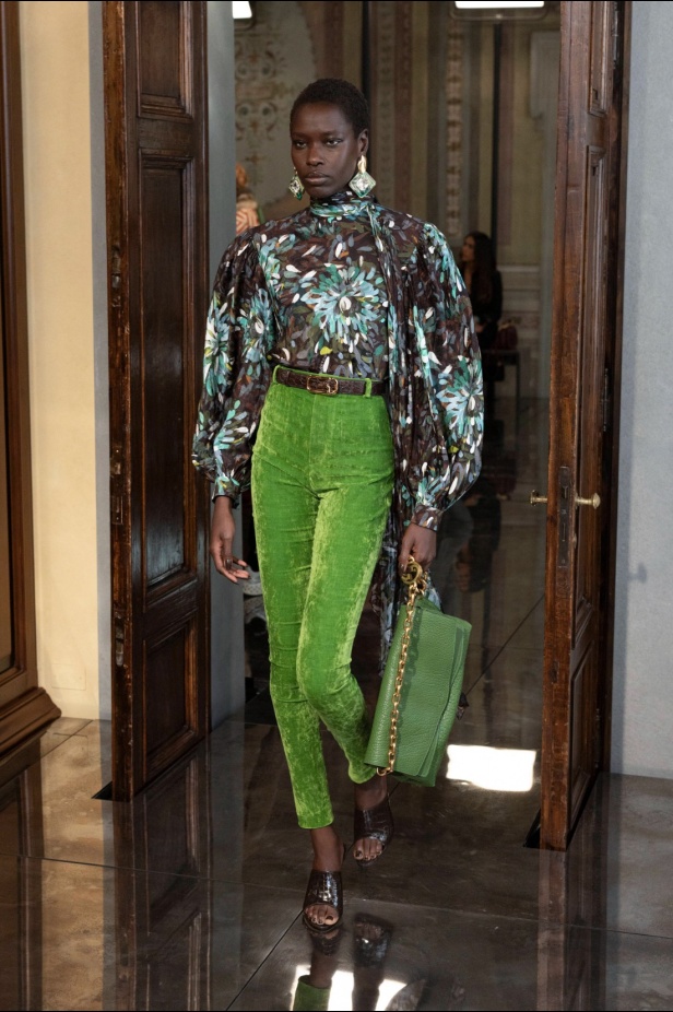 غوتشي هي فلورنسا، وفلورنسا هي غوتشي... عرض كروز 2026 يحتفي بالجذور والإرث من قلب أرشيف الدار