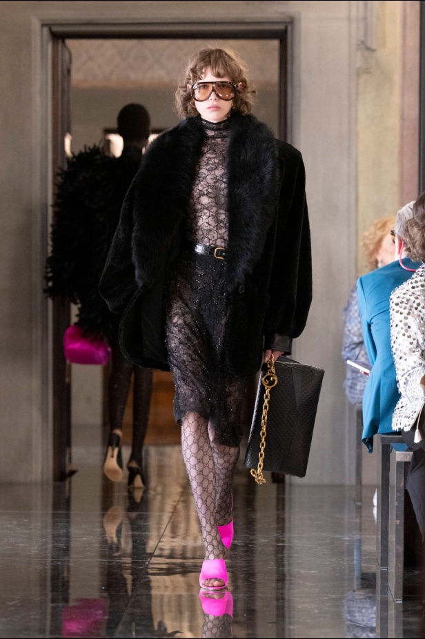 غوتشي هي فلورنسا، وفلورنسا هي غوتشي... عرض كروز 2026 يحتفي بالجذور والإرث من قلب أرشيف الدار