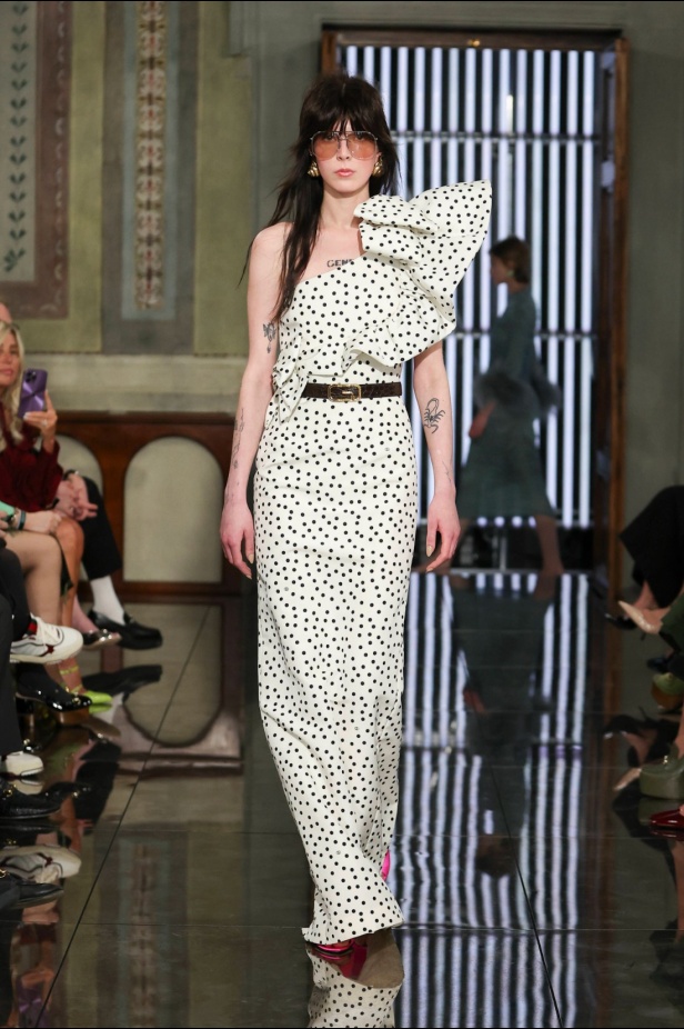 غوتشي هي فلورنسا، وفلورنسا هي غوتشي... عرض كروز 2026 يحتفي بالجذور والإرث من قلب أرشيف الدار