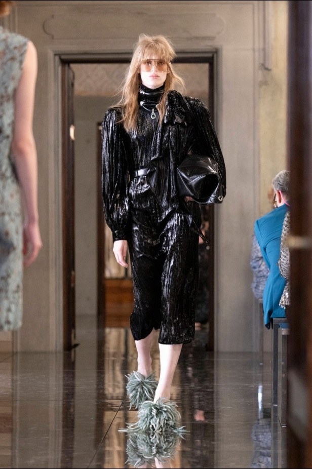 غوتشي هي فلورنسا، وفلورنسا هي غوتشي... عرض كروز 2026 يحتفي بالجذور والإرث من قلب أرشيف الدار