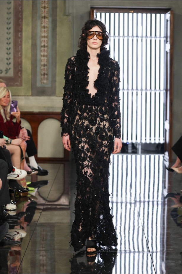 غوتشي هي فلورنسا، وفلورنسا هي غوتشي... عرض كروز 2026 يحتفي بالجذور والإرث من قلب أرشيف الدار