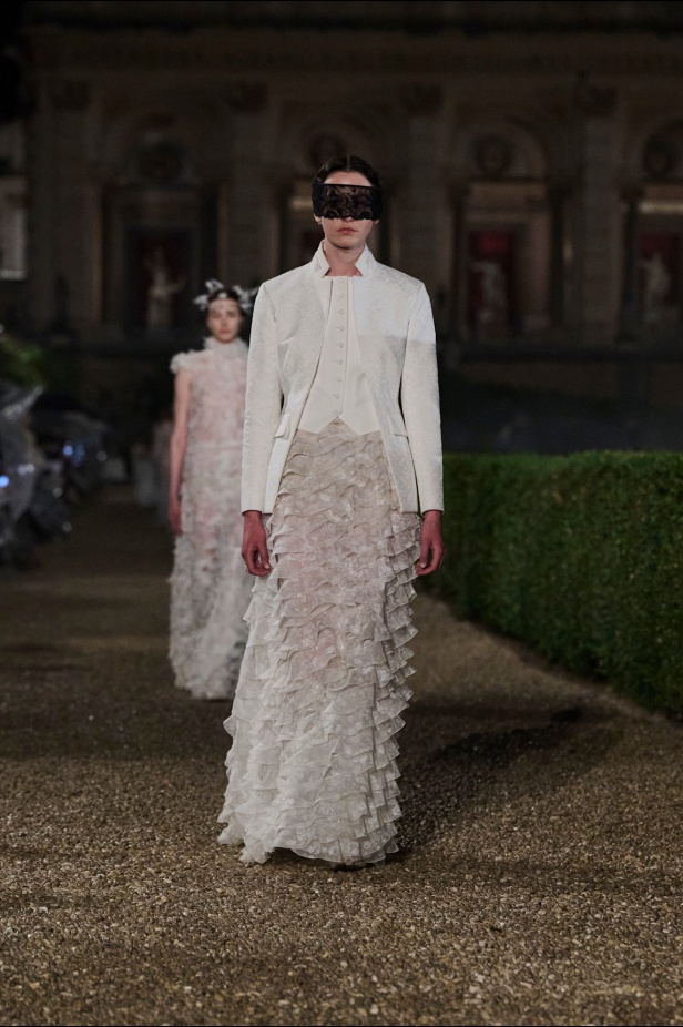 مجموعة Dior Cruise لعام 2026 تتخطى التوقعات.. تصاميم رومانسية مع بصمة الدار العريقة