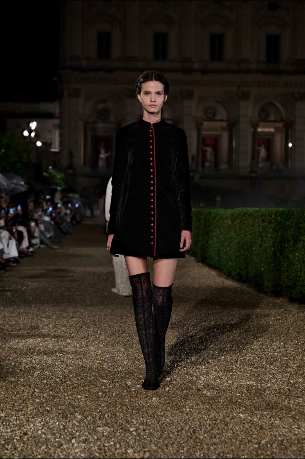 مجموعة Dior Cruise لعام 2026 تتخطى التوقعات.. تصاميم رومانسية مع بصمة الدار العريقة