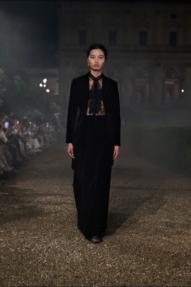 مجموعة Dior Cruise لعام 2026 تتخطى التوقعات.. تصاميم رومانسية مع بصمة الدار العريقة