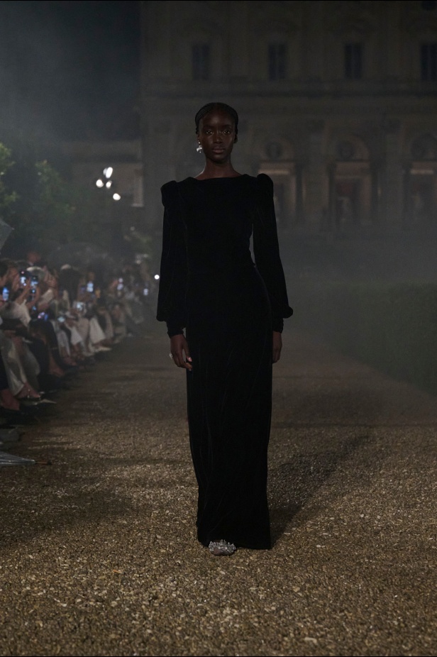 مجموعة Dior Cruise لعام 2026 تتخطى التوقعات.. تصاميم رومانسية مع بصمة الدار العريقة