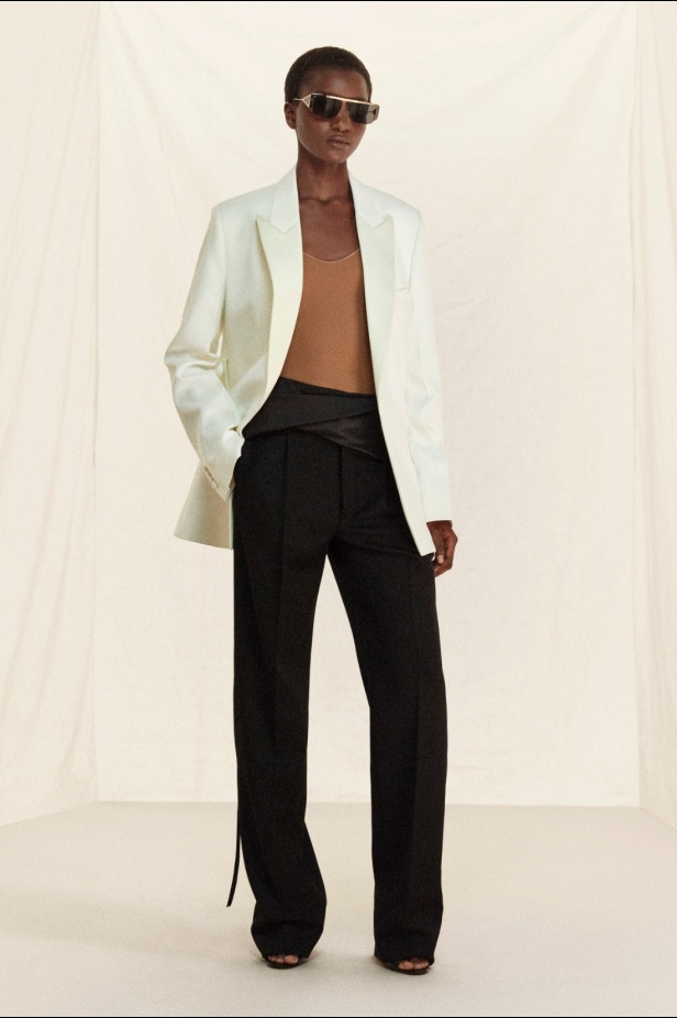 فيكتوريا بيكهام تعود إلى نيويورك لتقديم مجموعة "ريزورت 2026" 