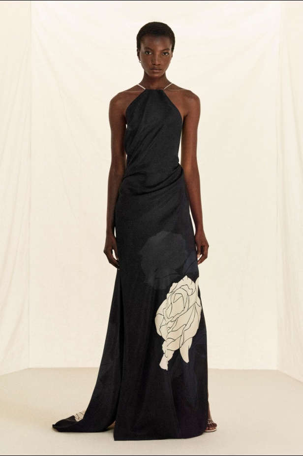 فيكتوريا بيكهام تعود إلى نيويورك لتقديم مجموعة "ريزورت 2026" 