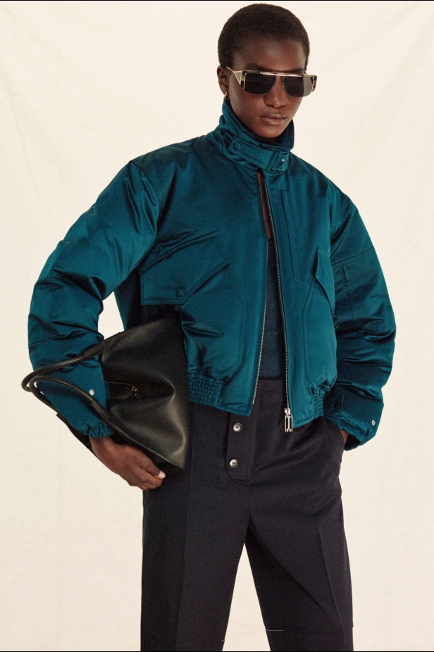 فيكتوريا بيكهام تعود إلى نيويورك لتقديم مجموعة "ريزورت 2026" 