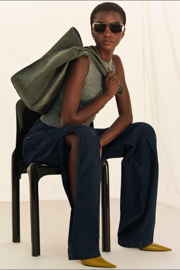 فيكتوريا بيكهام تعود إلى نيويورك لتقديم مجموعة "ريزورت 2026" 