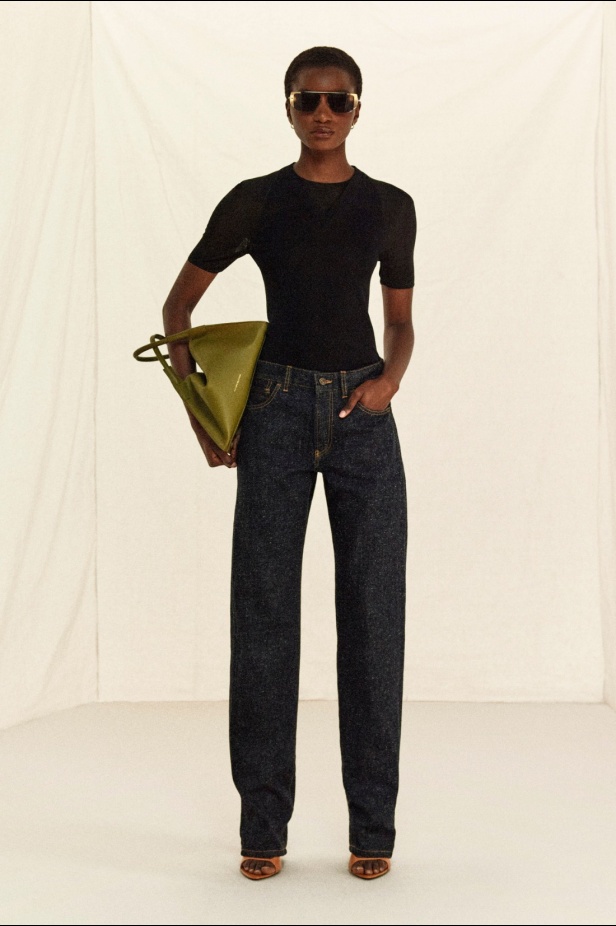 فيكتوريا بيكهام تعود إلى نيويورك لتقديم مجموعة "ريزورت 2026" 