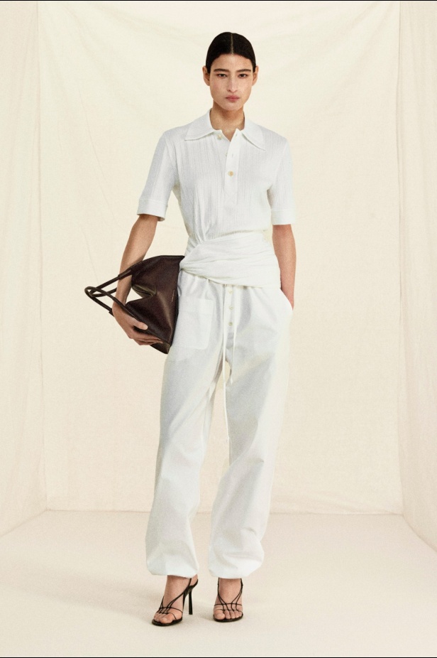 فيكتوريا بيكهام تعود إلى نيويورك لتقديم مجموعة "ريزورت 2026" 