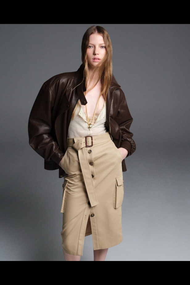 "من الفجر حتى الغسق"... أناقة مجموعة إيلي صعب Resort 2026 لكل لحظة