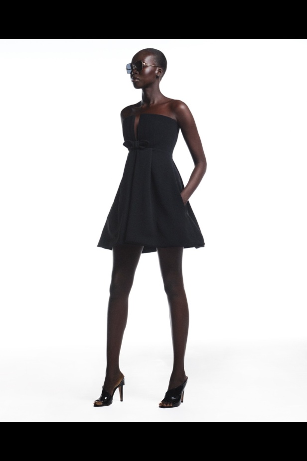 "من الفجر حتى الغسق"... أناقة مجموعة إيلي صعب Resort 2026 لكل لحظة