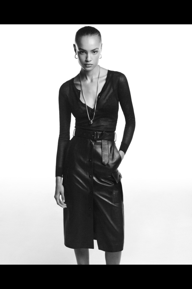 "من الفجر حتى الغسق"... أناقة مجموعة إيلي صعب Resort 2026 لكل لحظة