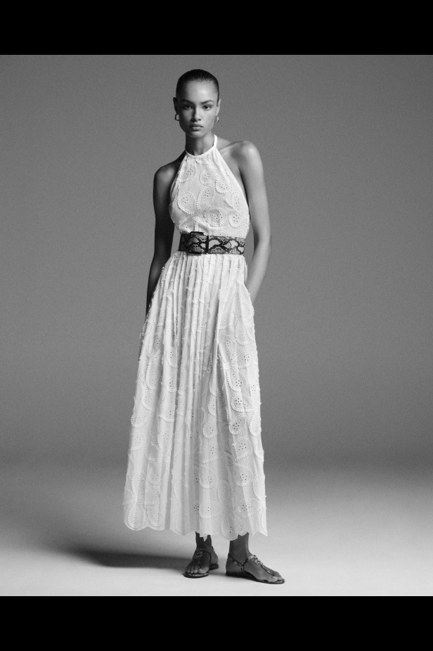 "من الفجر حتى الغسق"... أناقة مجموعة إيلي صعب Resort 2026 لكل لحظة