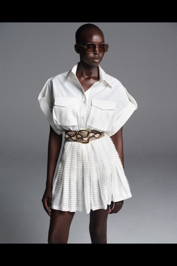 "من الفجر حتى الغسق"... أناقة مجموعة إيلي صعب Resort 2026 لكل لحظة