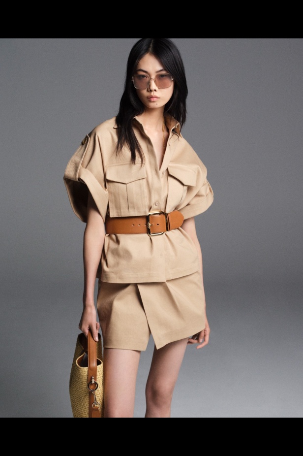 "من الفجر حتى الغسق"... أناقة مجموعة إيلي صعب Resort 2026 لكل لحظة