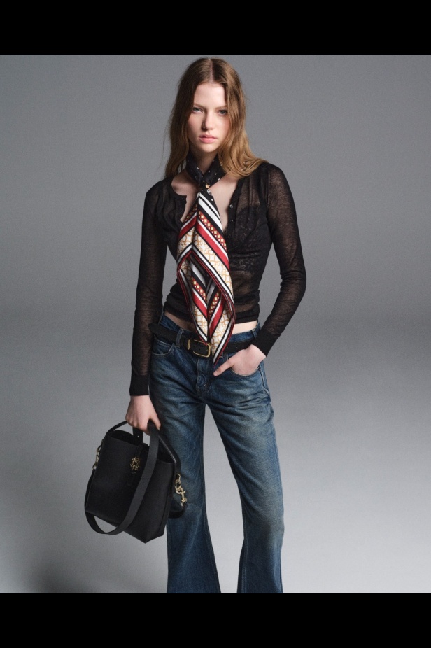 "من الفجر حتى الغسق"... أناقة مجموعة إيلي صعب Resort 2026 لكل لحظة