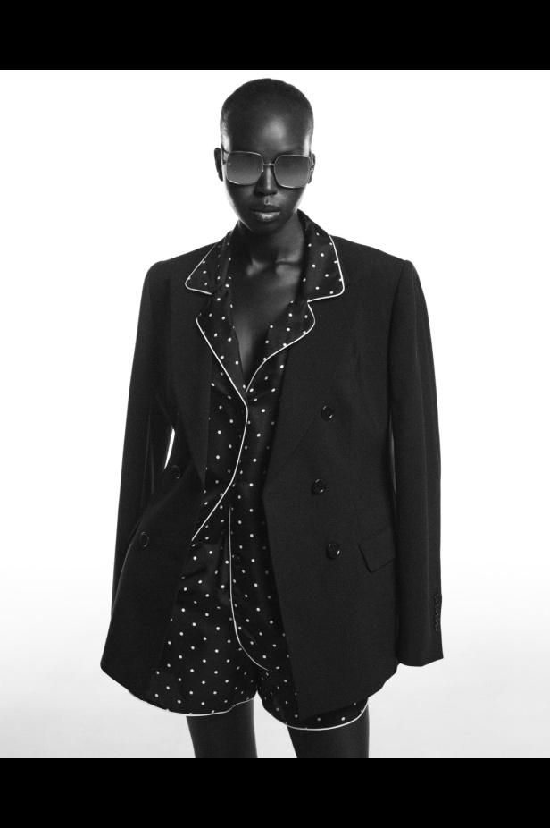 "من الفجر حتى الغسق"... أناقة مجموعة إيلي صعب Resort 2026 لكل لحظة