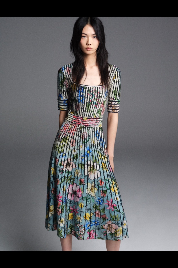 "من الفجر حتى الغسق"... أناقة مجموعة إيلي صعب Resort 2026 لكل لحظة