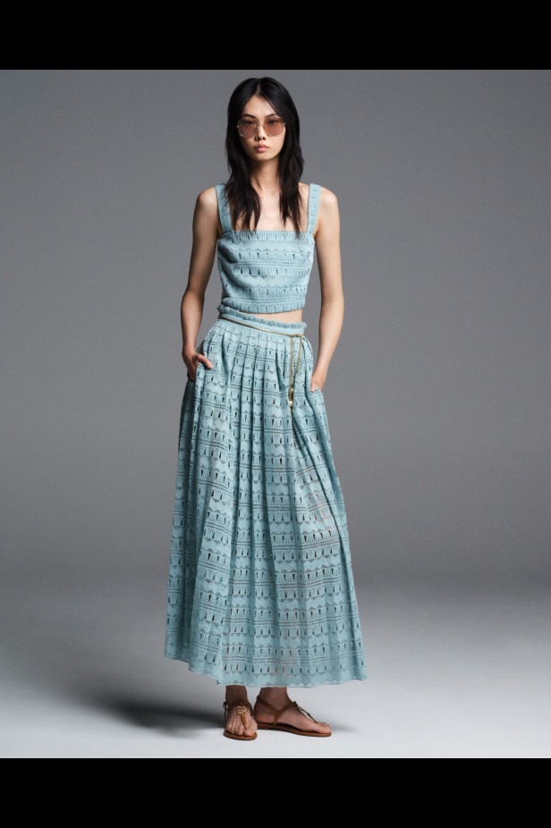 "من الفجر حتى الغسق"... أناقة مجموعة إيلي صعب Resort 2026 لكل لحظة