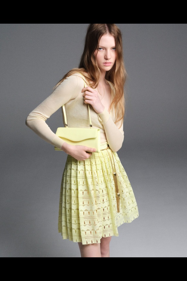 "من الفجر حتى الغسق"... أناقة مجموعة إيلي صعب Resort 2026 لكل لحظة